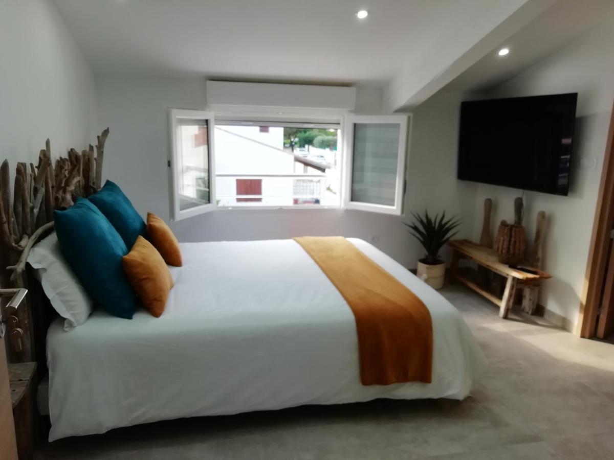 Appartement Au Dessus De La Maison Du Saunier Salin-de-Giraud Exterior foto