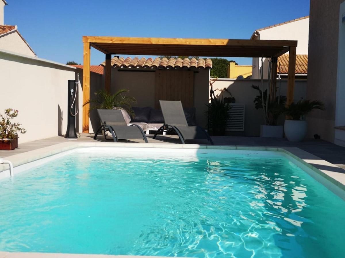 Appartement Au Dessus De La Maison Du Saunier Salin-de-Giraud Exterior foto